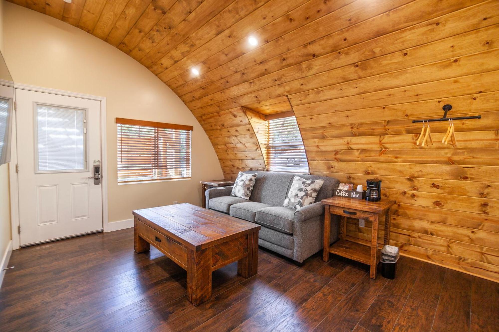 Hotel Tahquitz Pines Retreat